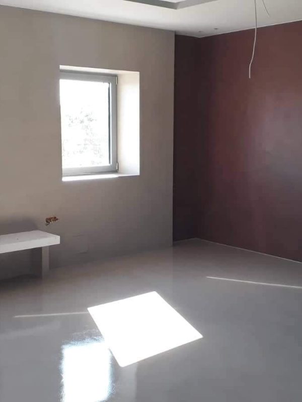 πατητή τσιμεντοκονία σε εσωτερικό χώρο